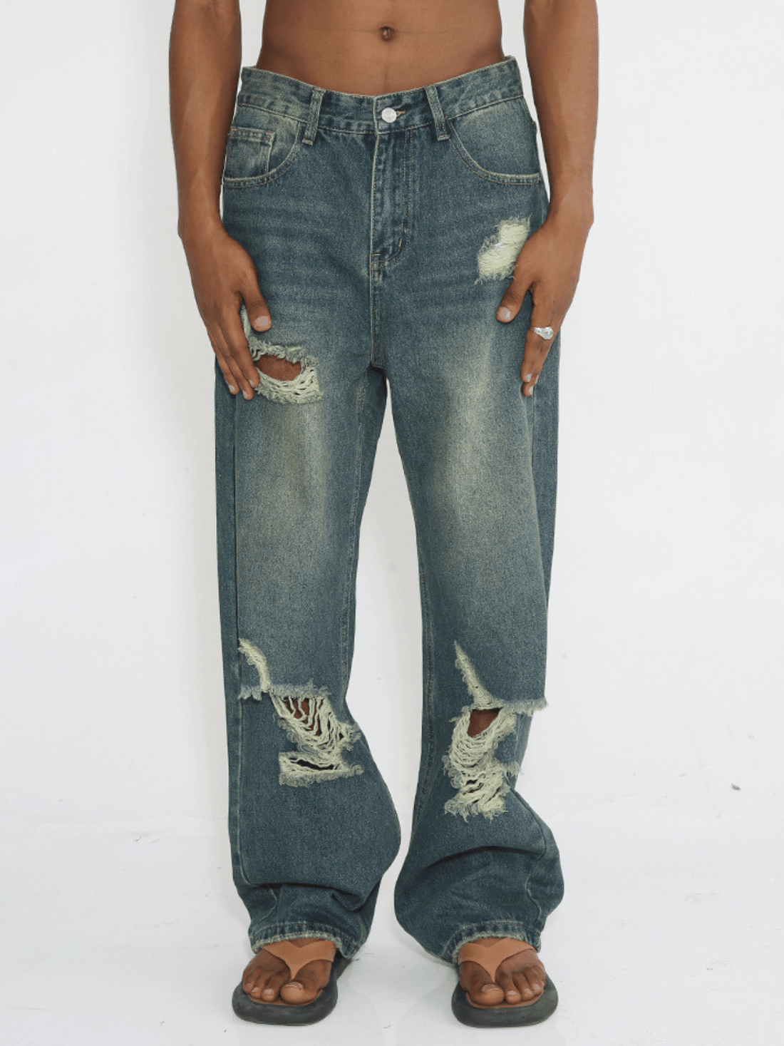 CUTS - Loose Ripped Basic Jeans | TEENWEAR.EU