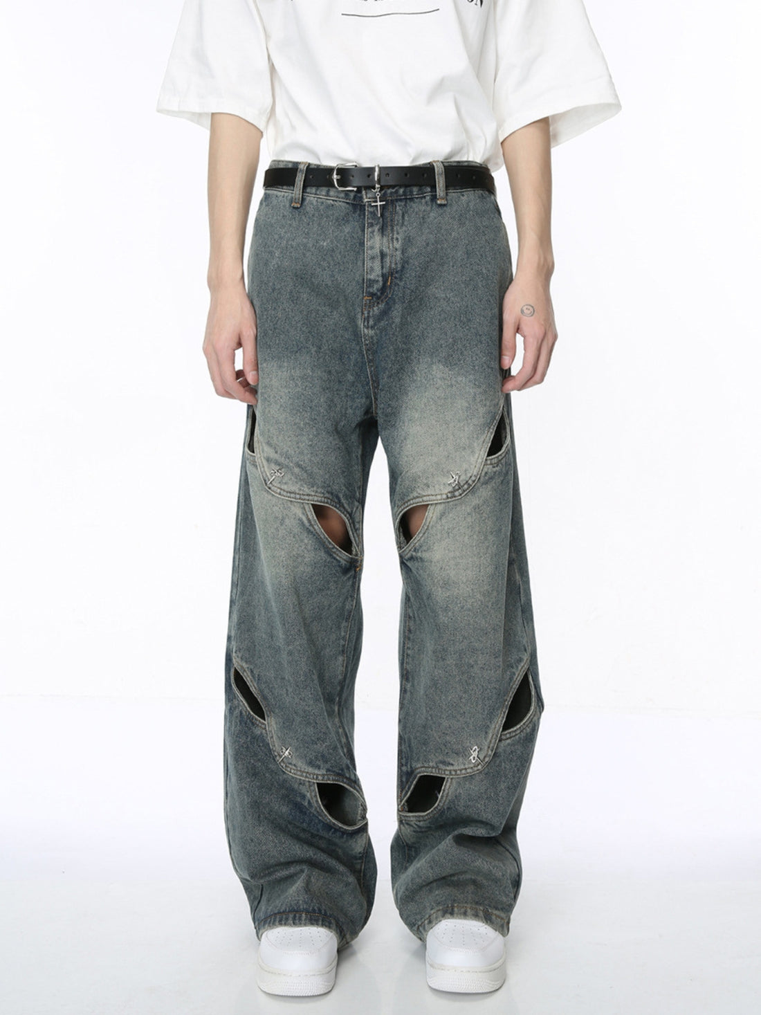 HOOLIES - Loose Basic Holes Jeans | TEENWEAR.EU